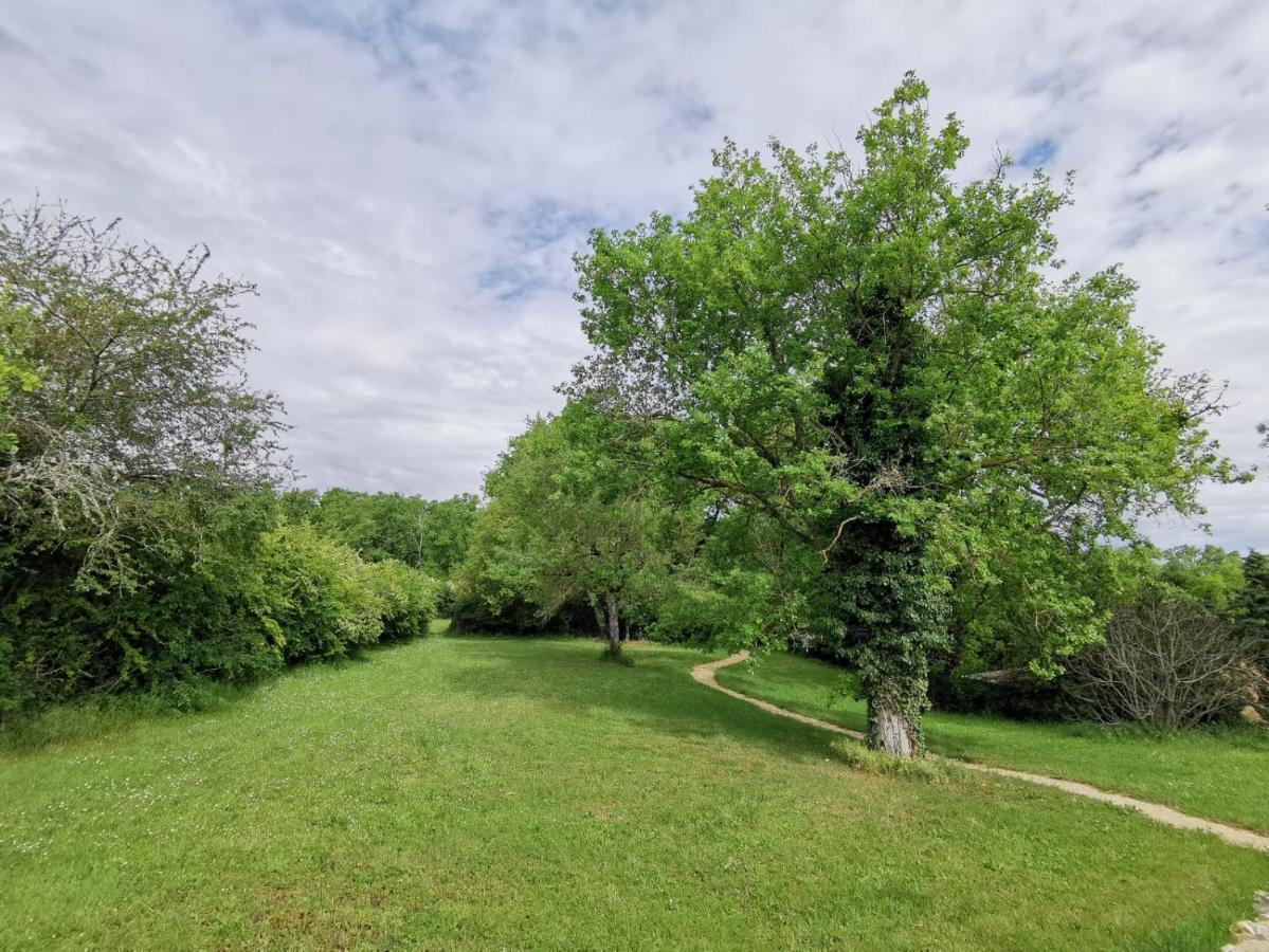 En Pleine Nature, A La Douceur Des Chenes Maubec (Tarn-et-Garonne)